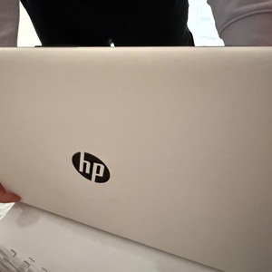 HP 15-bs023nv 15.6" FHD (i3-6006U/4GB/1TB HDD)