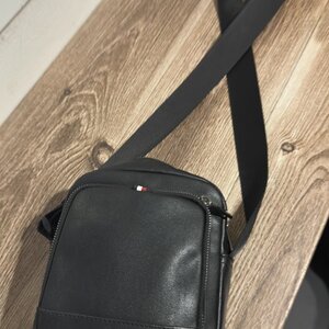 Tommy Hilfiger Tommy Ανδρική Τσάντα Ώμου / Χιαστί Μαύρη AM0AMI0923-BDS