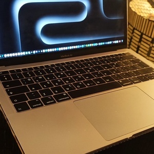 Apple MacBook Air 13" (2018) 13.3" IPS QHD+ Retina Display (i5-8210Y/8GB/128GB SSD/UHD Graphics 617)