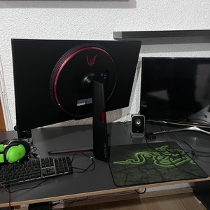 LG UltraGear 32GP850 Nano IPS HDR Gaming Monitor 31.5" QHD 2560x1440 165Hz με Χρόνο Απόκρισης 1ms GTG