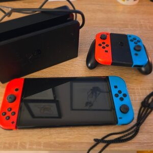 Nintendo Switch OLED 64GB (Red & Blue) – Full Pack σε πολύ καλή κατάσταση