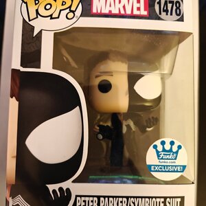 Funko Pop! Marvel: Marvel - Peter Parker/Symbiote Suit 1478 Bobble-Head Exclusive