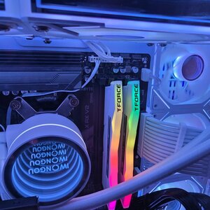TeamGroup Delta RGB White DDR5 32GB RAM με 2x16GB Modules και Ταχύτητα 6000 για Desktop FF4D532G6000HC38ADC01
