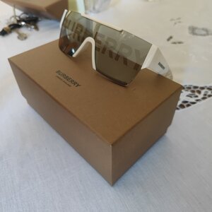 Burberry Γυαλιά Ηλίου με Λευκό Μεταλλικό Σκελετό BE4291 3007/H
