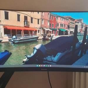 Philips E-Line 241E1SC VA Curved Monitor 23.6" FHD 1920x1080 με Χρόνο Απόκρισης 4ms GTG