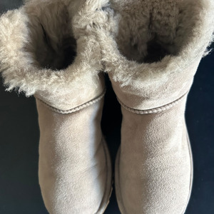 Ugg Australia Mini Bailey Bow Ii Δερμάτινα Γυναικεία Μποτάκια Μπεζ 1016501-00K4