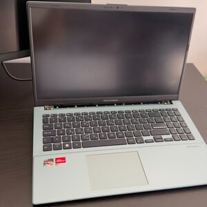 Asus Vivobook Go 15 E1504FA-BQ1967 15.6" IPS FHD (Ryzen 5-7520U/8GB/512GB SSD/No OS) (GR Keyboard)