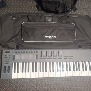 Novation Midi Keyboard FLkey με 61 Πλήκτρα σε Μαύρο Χρώμα + Keyboard Case  + βάση δαπέδου για πλήκτρα 