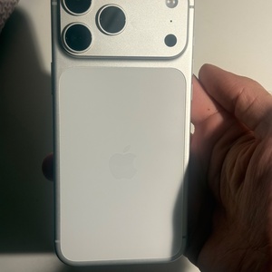 Apple iPhone 17 Pro Max Silver 100% battery+ Nomad leather 60€ + Spigen 20€ + 30€ Screen protector X3 package 