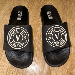 Versace Ανδρικά Slides Μαύρα 74YA3SQ3ZS192-899