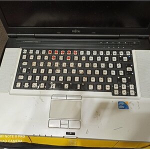 Fujitsu AH531 15.6" (i5-2450M/4GB/500GB HDD/No OS).