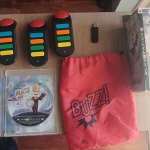 Buzz Eλληνικό Παγκόσμιο Quiz + 4 Ασύρματα Buzzers PS3 Game (Used)