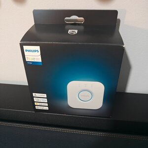Philips Hue Bridge Smart Bridge Bluetooth / Zigbee Compatible with Google Home, Apple HomeKit, Alexa & Hue Bridge 929001180642
