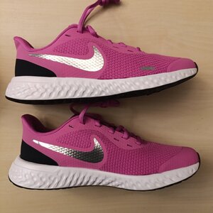Nike Revolution 5 GS Αθλητικά Παιδικά Παπούτσια Running με Κορδόνια Active Fuchsia / Metallic Silver BQ5671-610