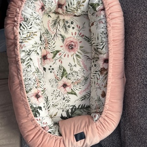 La Millou Βρεφικό Μαξιλάρι Φωλιά Wild Blossom 325 Powder Pink