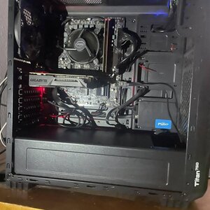 TITAN750 Gaming Desktop PC (i3-10105F/16GB DDR4/256GB SSD/GeForce GTX Μητρική: Gigabyte technology b560M H 1050 Ti/No OS)