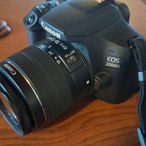 Canon DSLR Φωτογραφική Μηχανή EOS 2000D Crop Frame Kit (EF-S 18-55mm F3.5-5.6 IS ΙΙ) Black