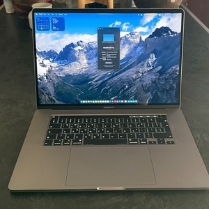 MacBook Pro 16" Space Grey με TouchBar (Custom/High-Spec) | Intel i9 8 Core 2,3 GHz| SSD 1TB | 32GB RAM | Dual GPU - AMD Radeon Pro  | Μόνο 35 Κύκλοι Μπαταρίας (σαν καινούργιο στο κουτί του)