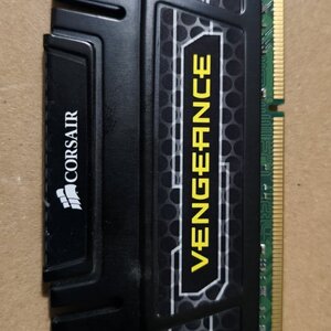 Corsair Vengeance DDR3 με Module 1x8GB και Ταχύτητα 1600 για Desktop CMZ8GX3M1A1600C9