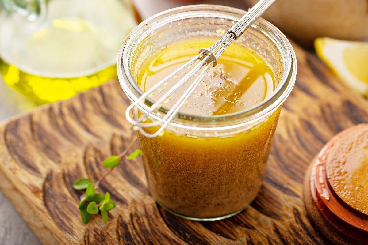 Recipes for 2 easy & healthy dressings!