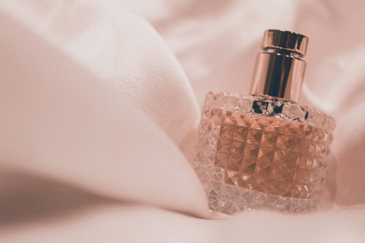 Cum alegi un parfum potrivit pentru partenera? Ce trebuie sa stii inainte de a face alegerea