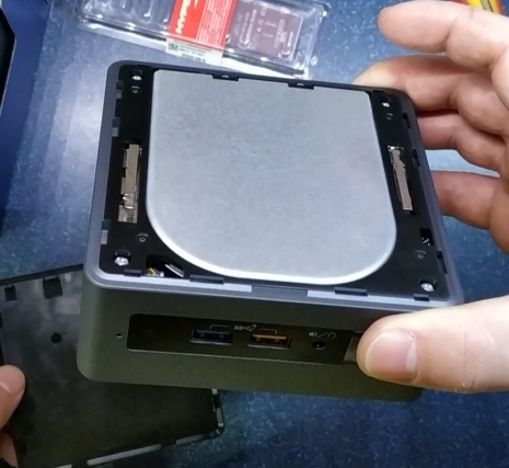 Intel NUC Kit NUC8i3BEH