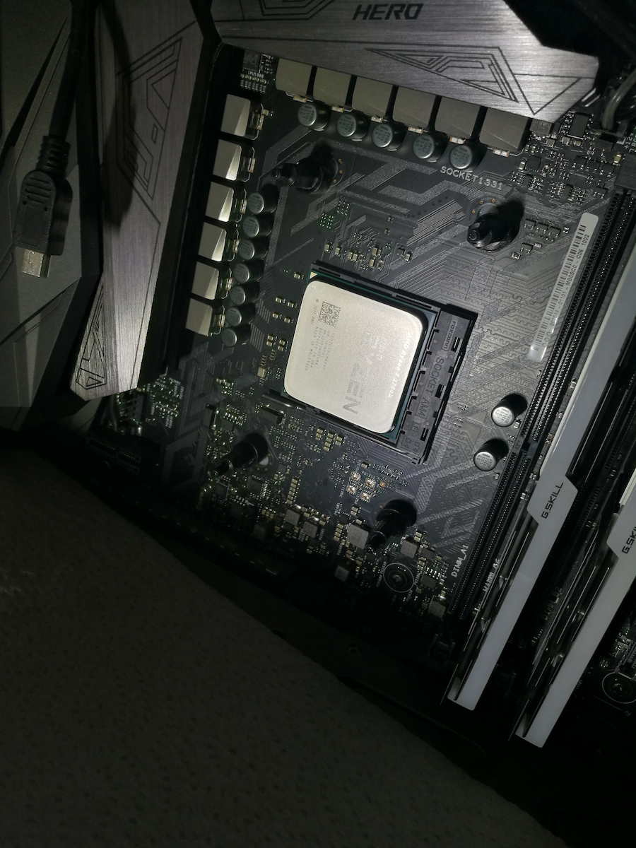 AMD Ryzen 7 2700X 3.7GHz Επεξεργαστής 8 Πυρήνων για Socket AM4 σε Κουτί με Ψύκτρα