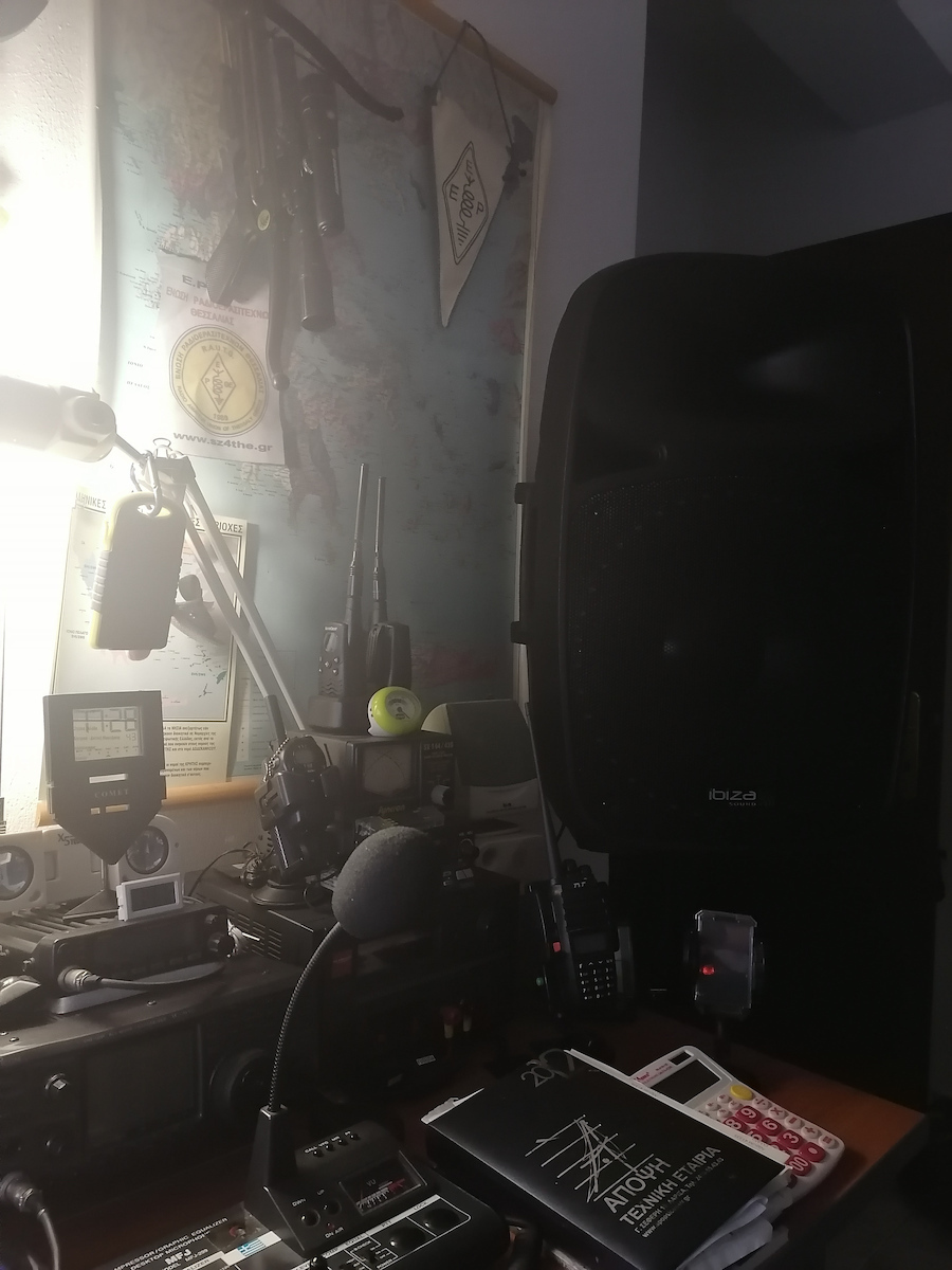Ibiza Sound Karaoke Speaker with Wired Microphone and Lighting Effects PKG15A-SET Black