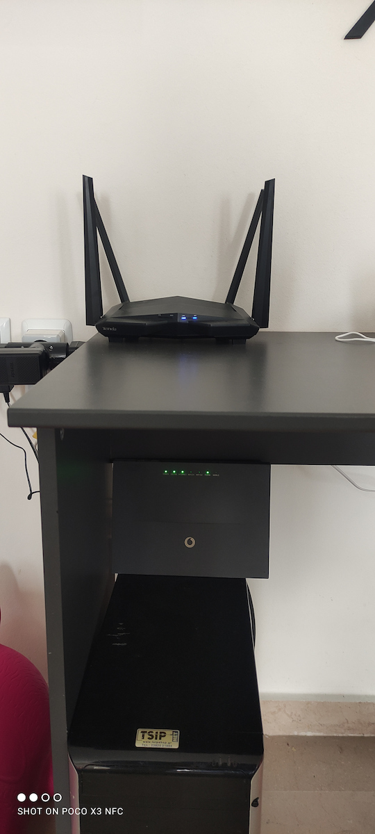 Tenda AC10U v12 Ασύρματο Router Wi‑Fi 5 με 4 Θύρες Gigabit