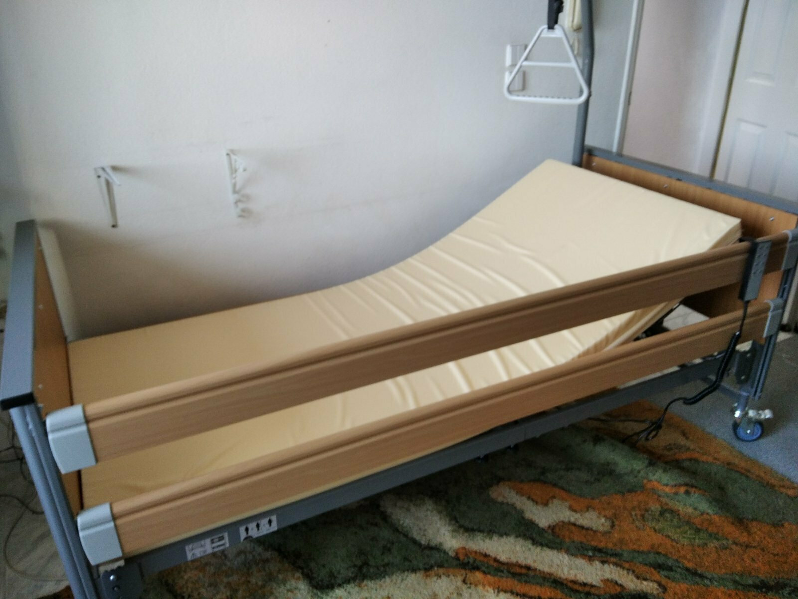 TekVor Care Ecofit S Electric Poliedru Pat de spital cu Postat pe / Bara laterală / Roți / Frâne