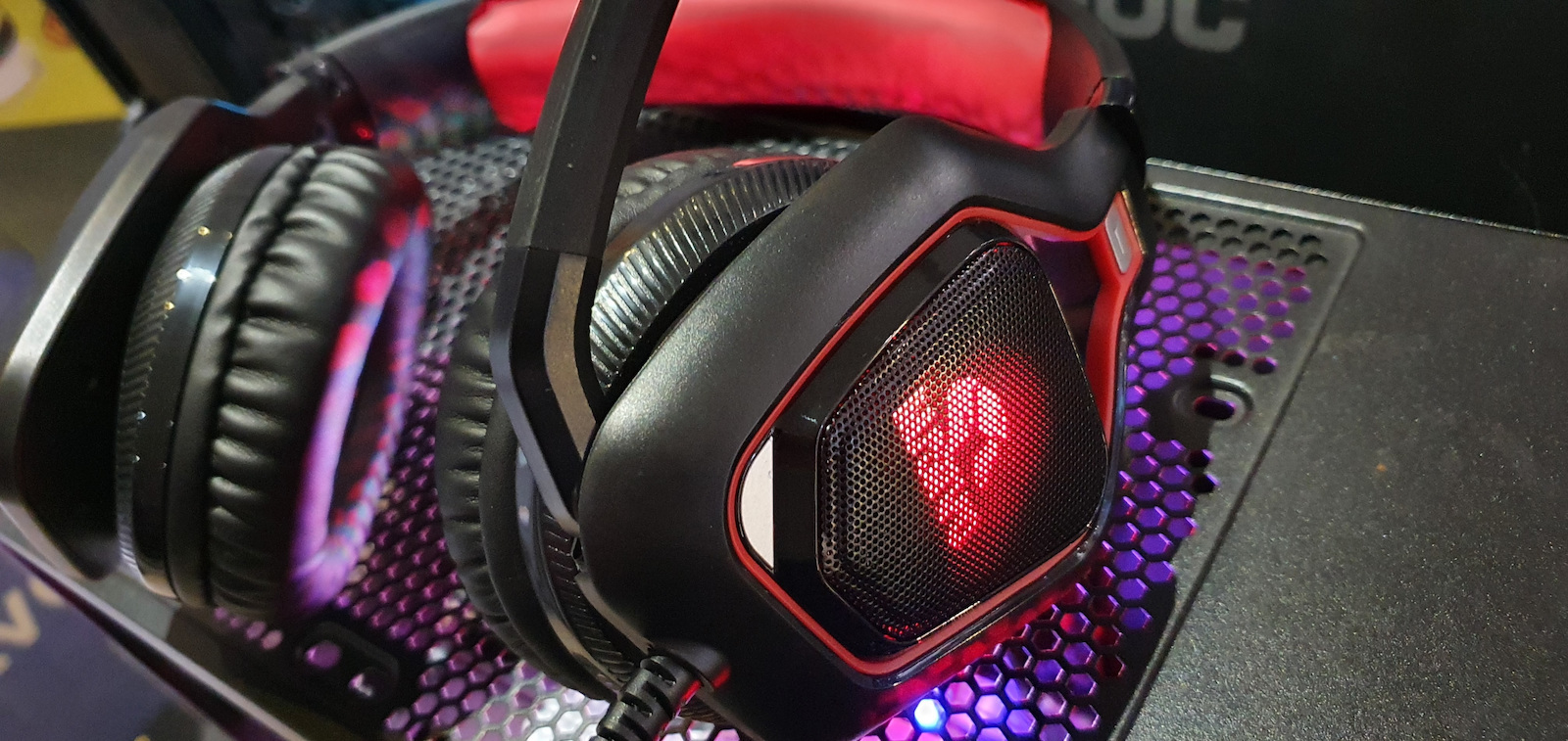 Marvo HG8960 SkyLab G1 Over Ear Gaming Headset cu conexiune 2x3,5mm / USB Negru