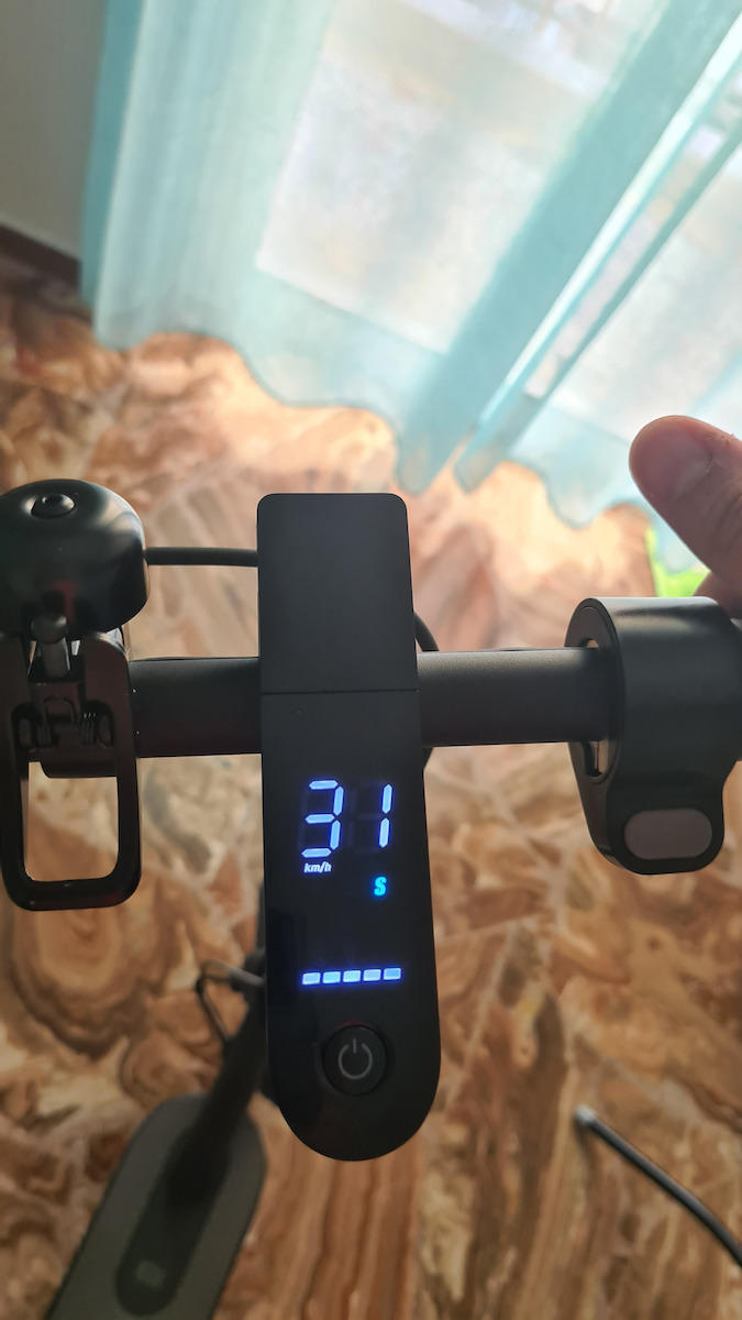 Xiaomi Scooter Mi 1S Electric Scooter with 25km/h Max Speed and 30km Autonomy in Negru Color
