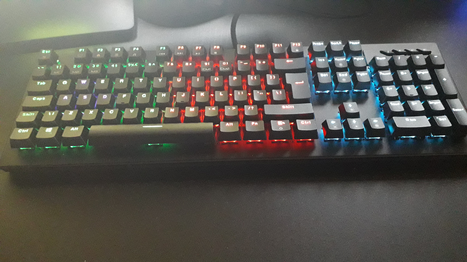 HP Pavilion 800 Gaming Mechanische Tastatur mit Benutzerdefiniertes Rot Schaltern und RGB-Beleuchtung (Englisch US)