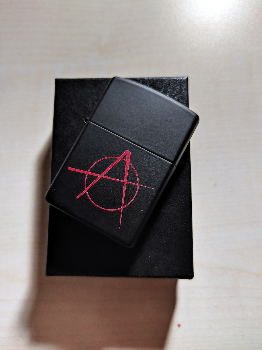 Zippo Ангажимент Пламък Ветроустойчив Анархия