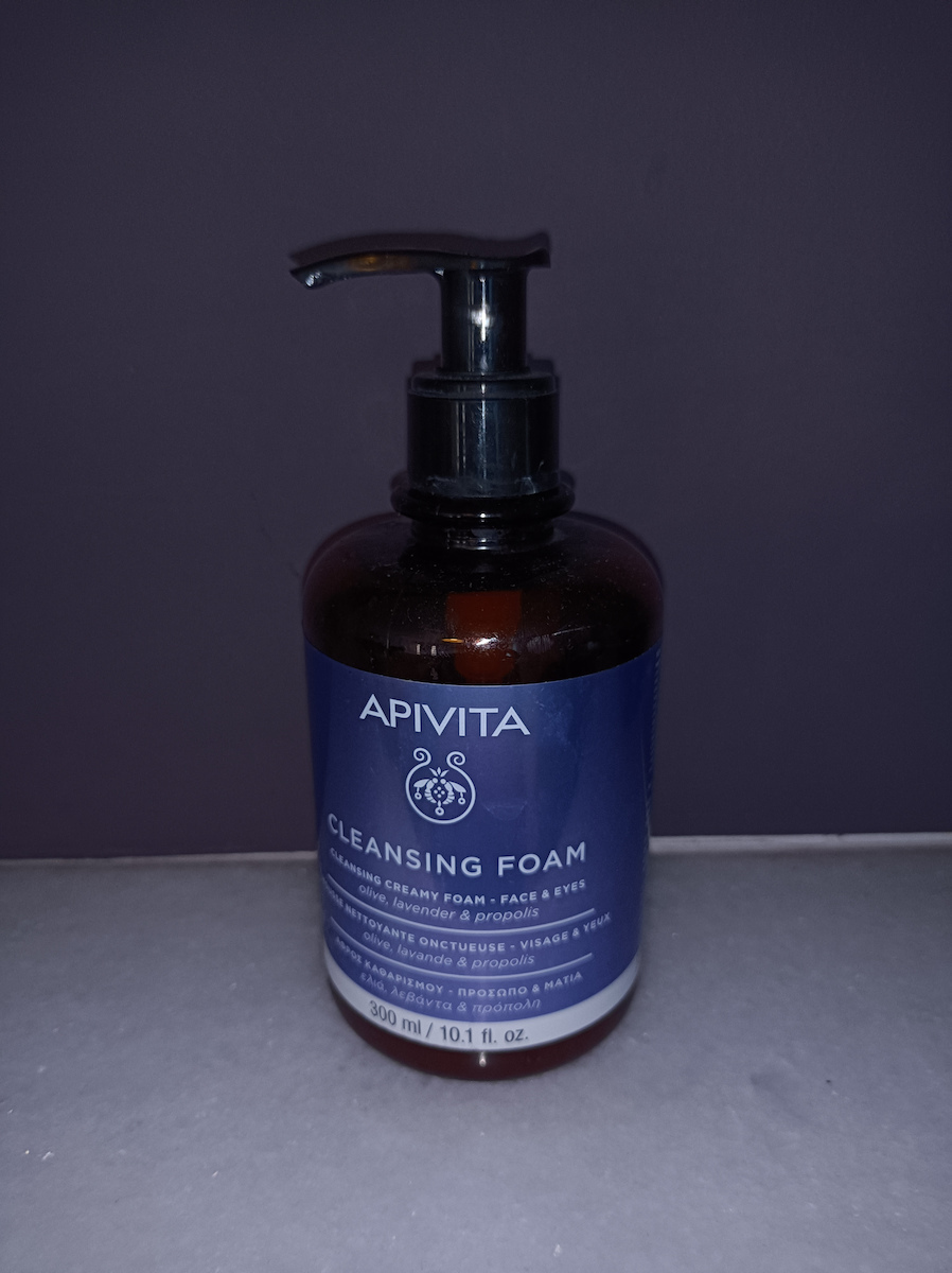 Apivita Olive, Lavender & Propolis Αφρός Καθαρισμού Προσώπου & Ματιών 300ml