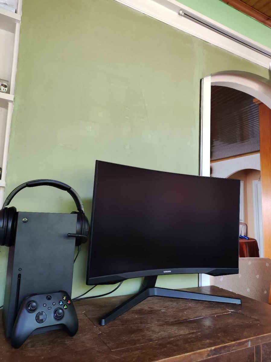 Samsung Odyssey G5 27" HDR QHD 2560x1440 VA Curved Gaming Monitor 144Hz with 1ms GTG Response Time