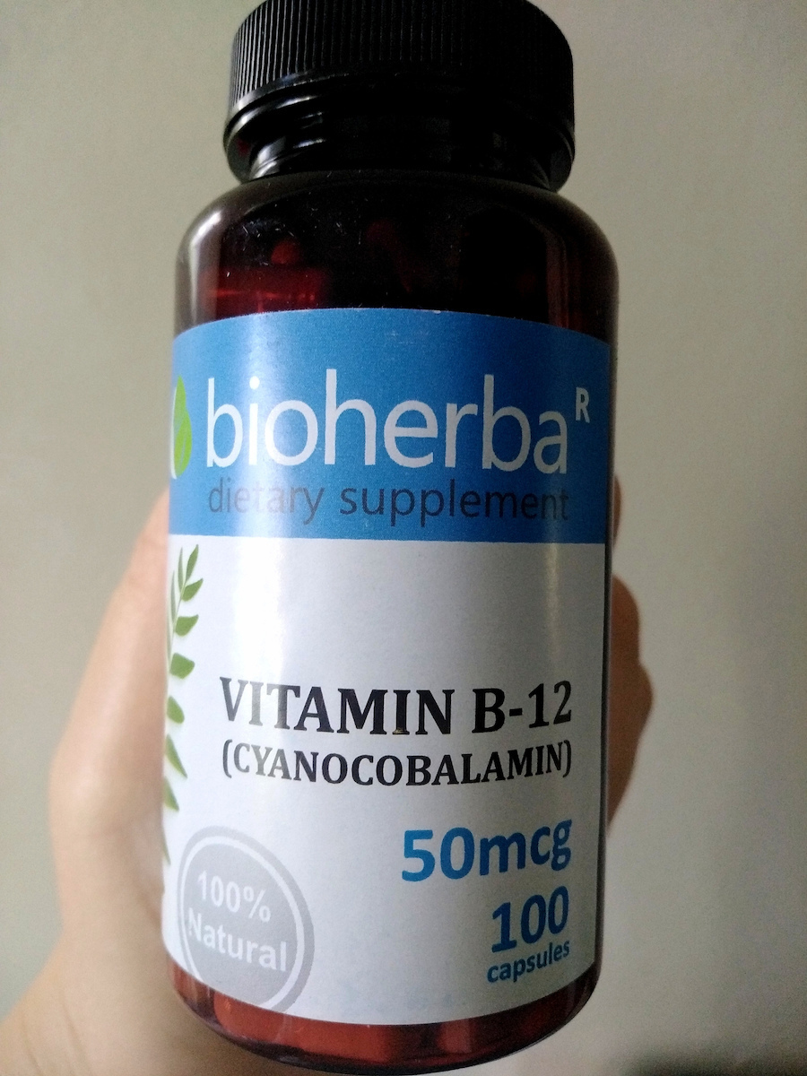 Bioherba Vitamin B12 Cyanocobalamin Витамин за здравето на Нервната система 50mcg 100 капси