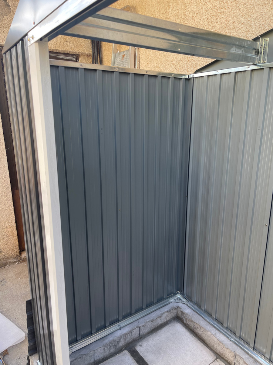 Metallische Gartenhaus Galvanisiert Polis Graue mit Lüftungsschlitzen M2.01xP1.21xH1.9m