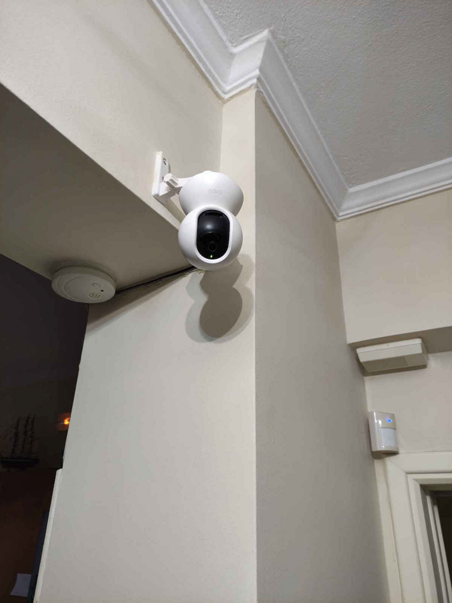 TP-LINK Tapo C200 v3.20 IP Surveillance Camera Wi-Fi Full HD 1080p with Two-Way Communication and Lens 4mm