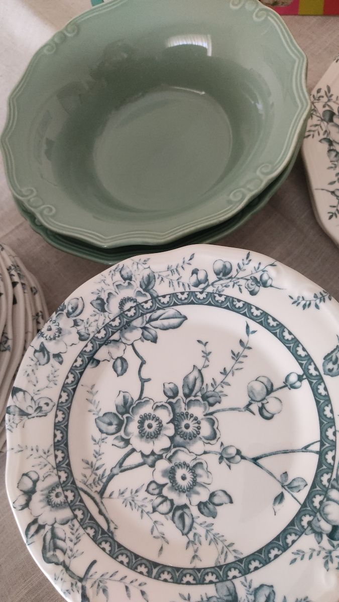 Oriana Ferelli Tiffany Green Porcelain Dinnerware Set 20pcs