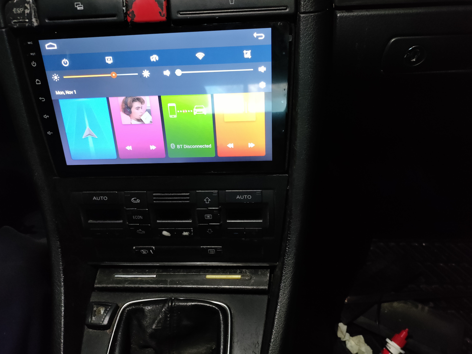 Car Audio System 2DIN (Bluetooth/USB/WiFi/GPS/Apple-Carplay/Android-Auto) with Touch Screen 9"