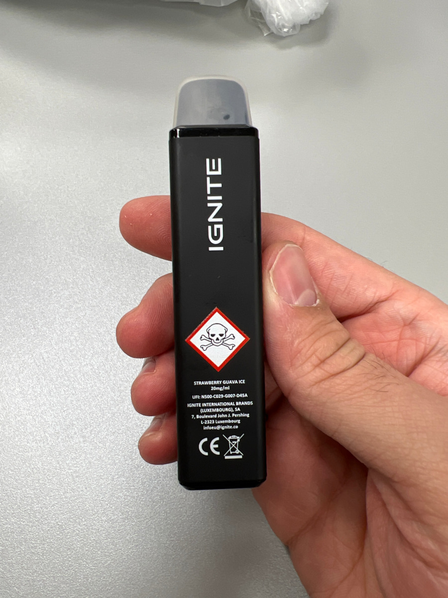 Ignite V600 Ηλεκτρονικό Τσιγάρο μιας Χρήσης Blueberry Raspberry 2ml 20mg Μαύρο