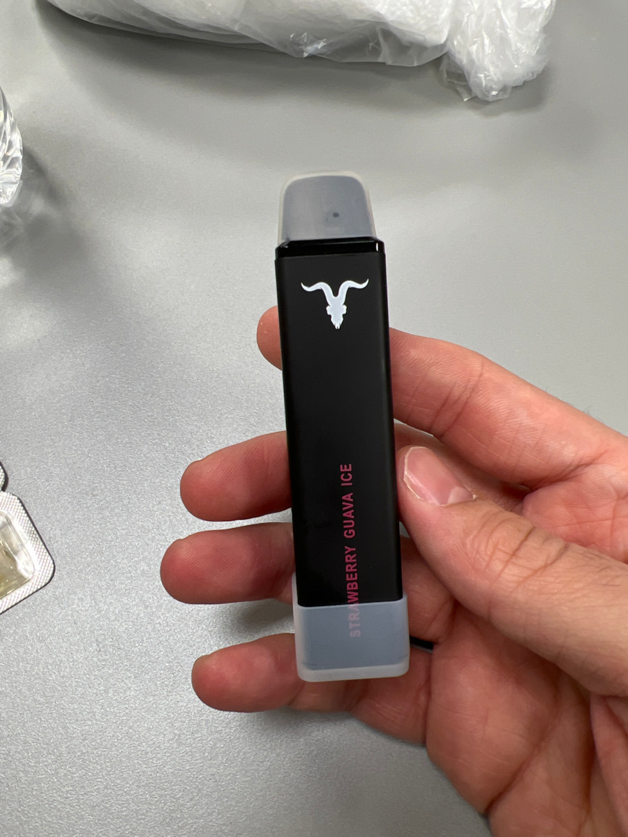 Ignite V600 Ηλεκτρονικό Τσιγάρο μιας Χρήσης Blueberry Raspberry 2ml 20mg Μαύρο