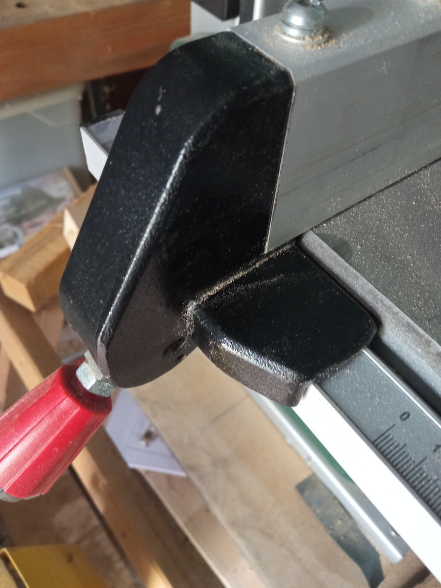 Metabo BAS 261 Πριονοκορδέλα με Ισχύ 400W, Δίσκο Κοπής Διαμέτρου 100mm & Ταχύτητα Κοπής 735rpm