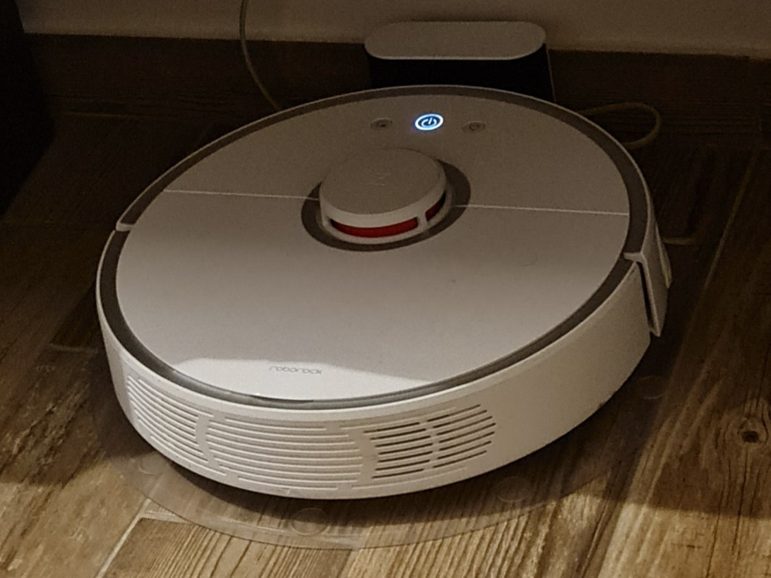 Roborock S5 Roboter-Staubsauger zum Staubsaugen & Wischen mit WLAN Schwarz
