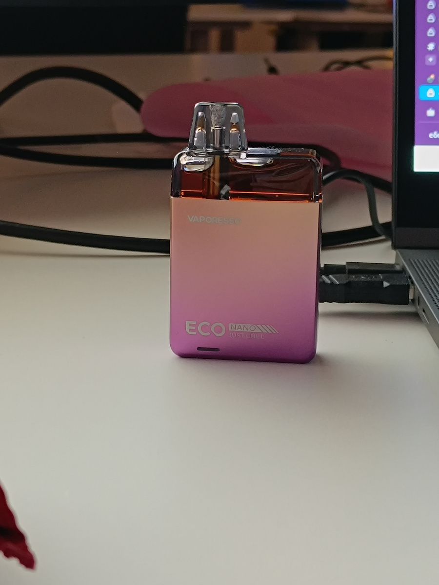 Vaporesso Eco Nano Kit de poduri 6ml cu Baterie Încorporată 1000mAh violet strălucitor
