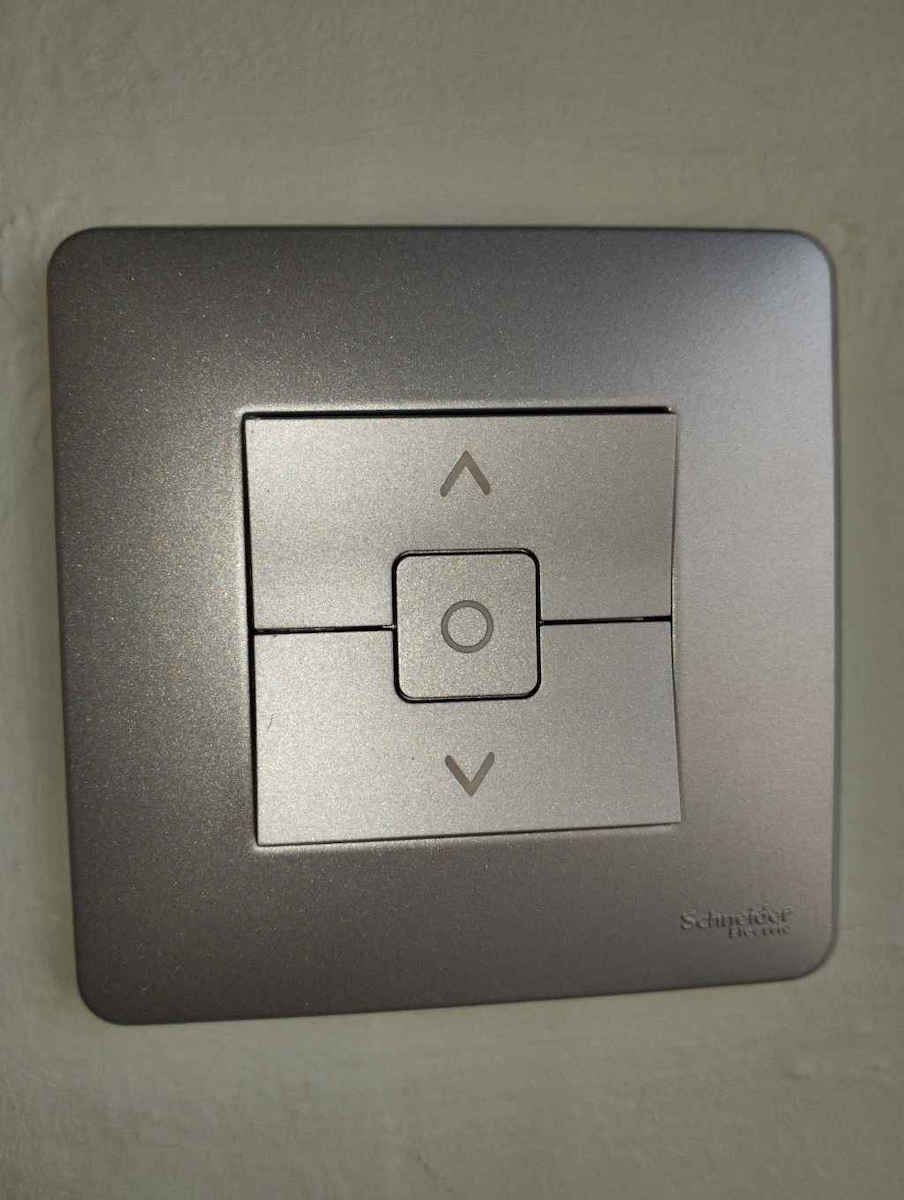 Schneider Electric New Unica Recessed Wall Switch Rolling Shutters Two-Way without Frame Silver