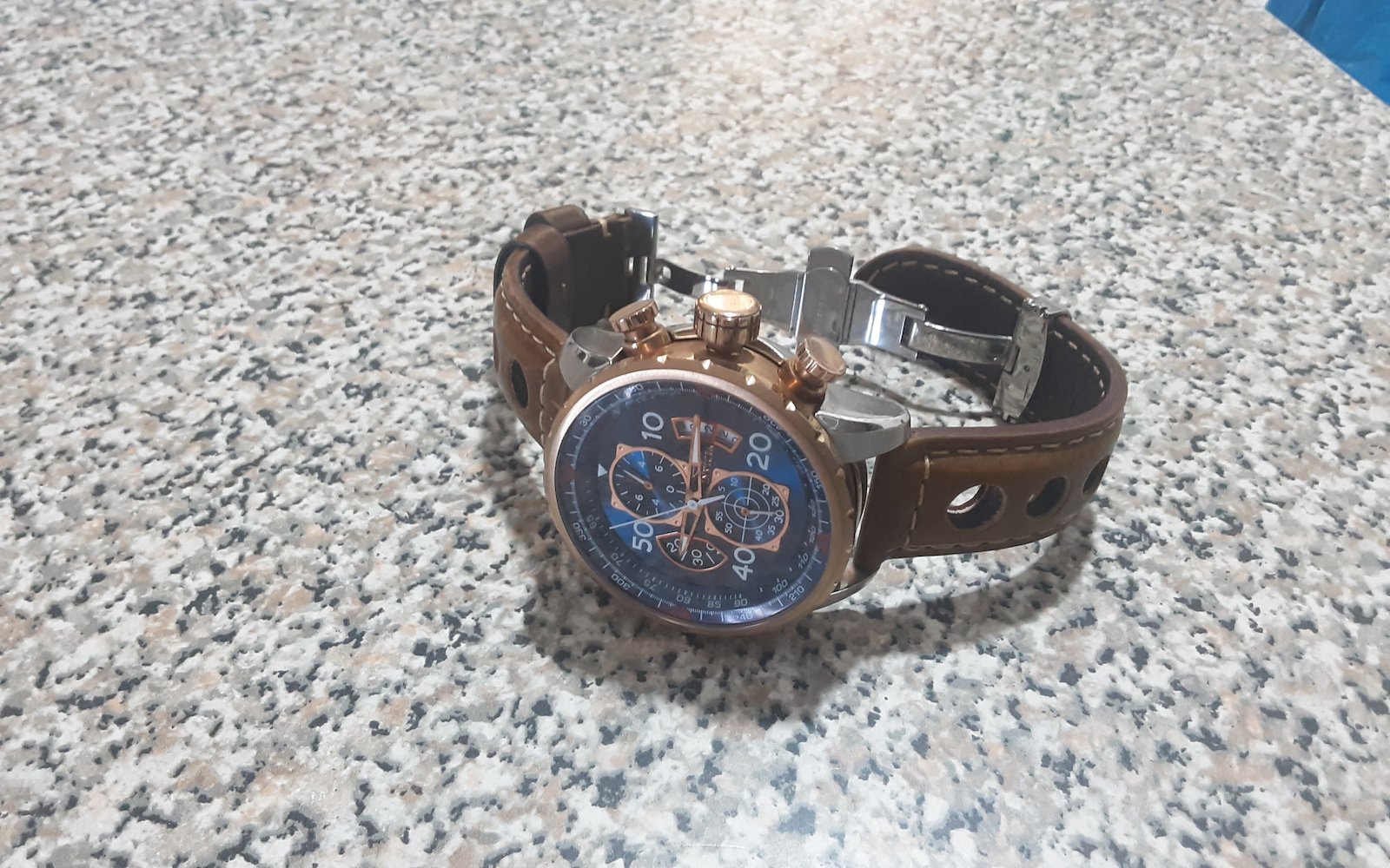 Invicta Aviator Мъжки Часовник 48мм Хронограф На Батерия С Златен Метален Гривна