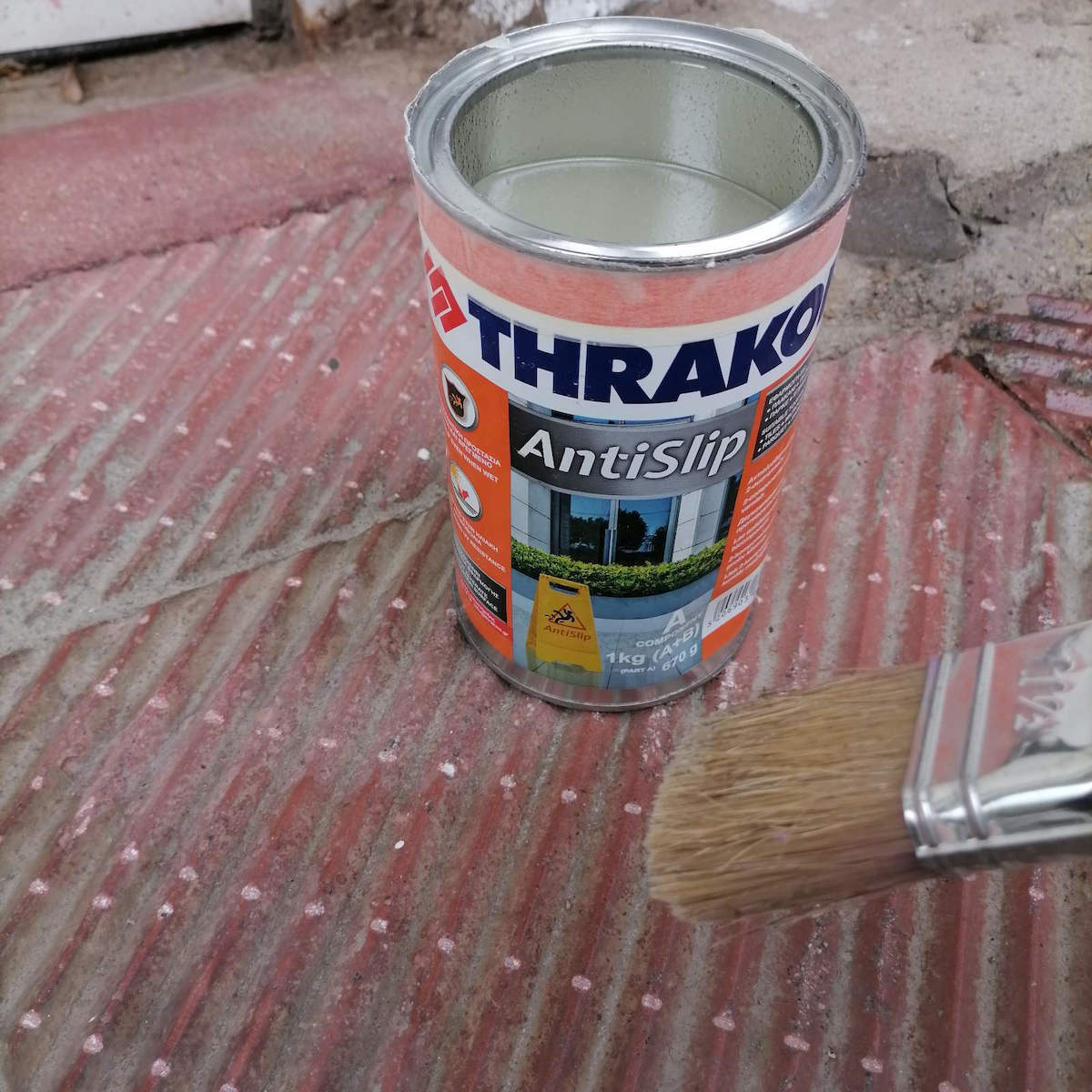 Thrakon Antislip Βερνίκι Επιφάνειας 2 Συστατικών Διαλύτου Άχρωμο Σατινέ 1lt
