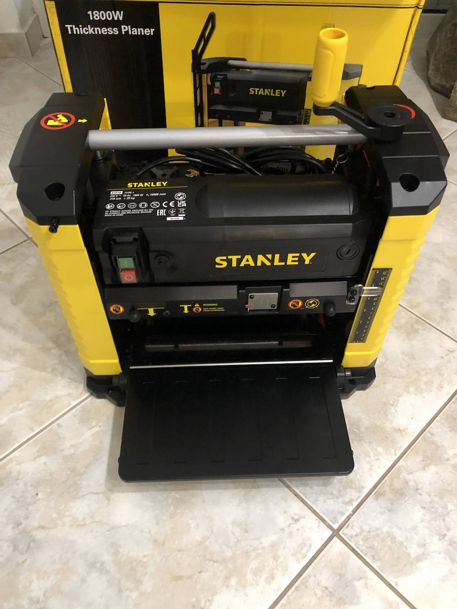 Stanley STP18 Дървообработваща планираща машина с мощност 1800W, Диск за рязане с диаметър 315мм и Скорост на рязане 10000обороти в минута